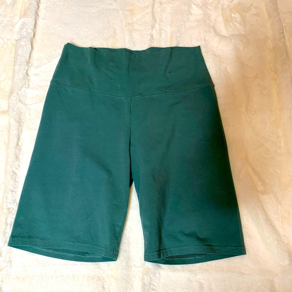 TNA Aritzia Stretch Short